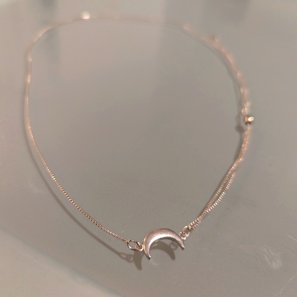 Silver crescent moon necklace - Picture 2 of 2